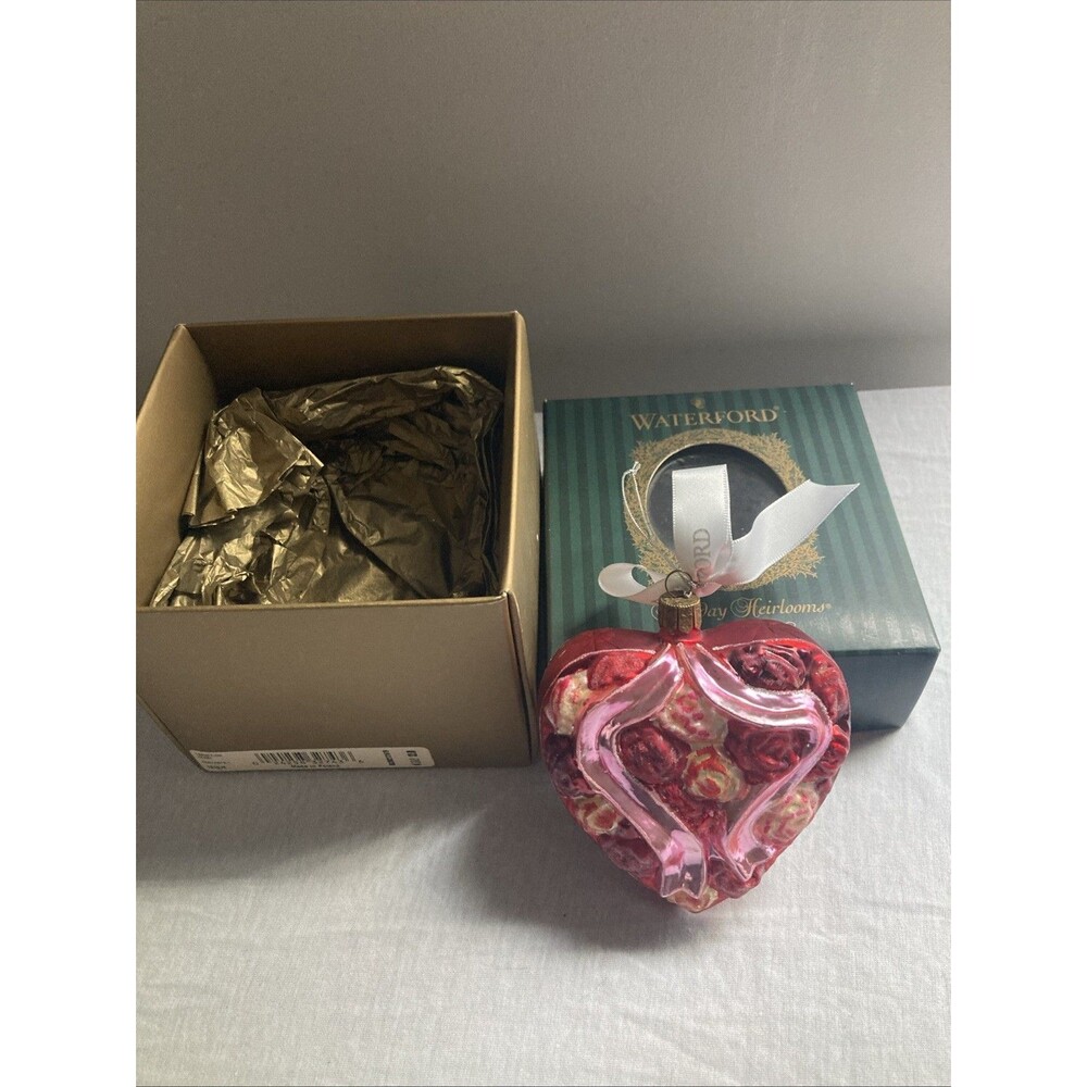Waterford Holiday Heirlooms Ornament in Original Box - Carnation Heart - Picture 1 of 6